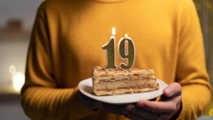 Glückwünsche zum 19. Geburtstag – 83 Sprüche und Wünsche + Geschenkideen