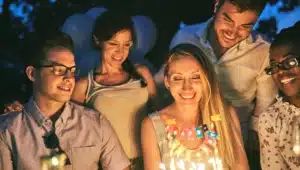 Runder Geburtstag 27 Kreative Ideen für eine besondere Feier